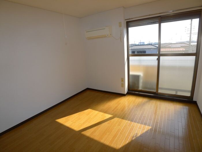 物件内観写真4　(居室)