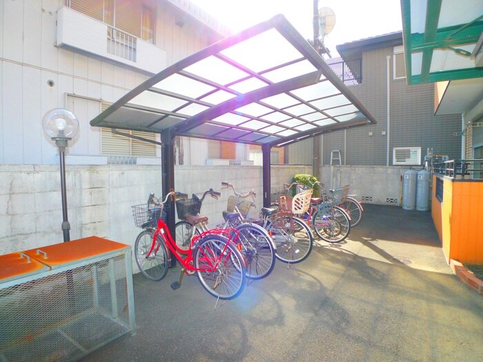 物件外観写真3　(駐輪場)