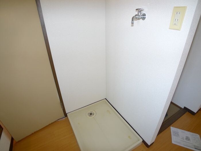 物件内観写真8　(洗濯機置場)