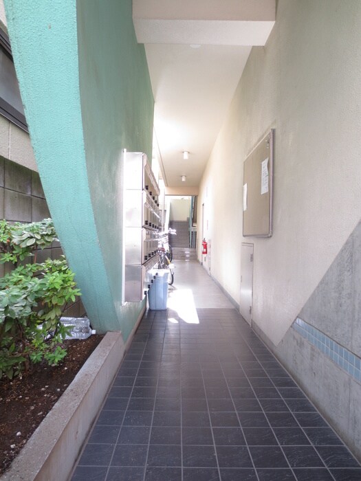 物件外観写真3　(エントランス部分)