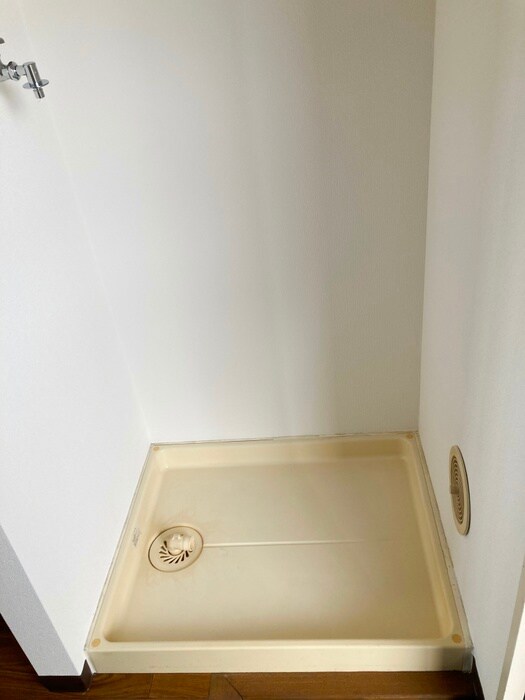 物件内観写真13　(洗濯機置場)