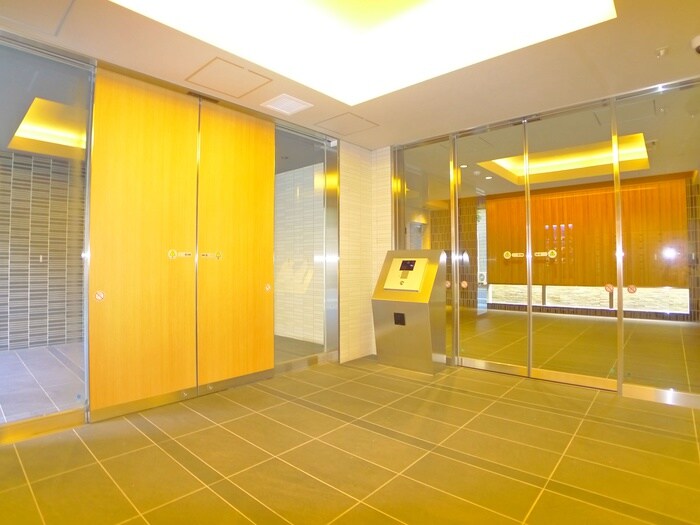 物件外観写真4　(エントランス部分)