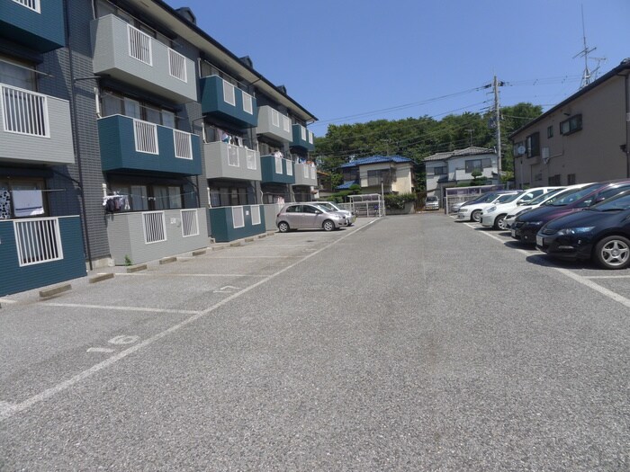 物件外観写真3　(駐車場)