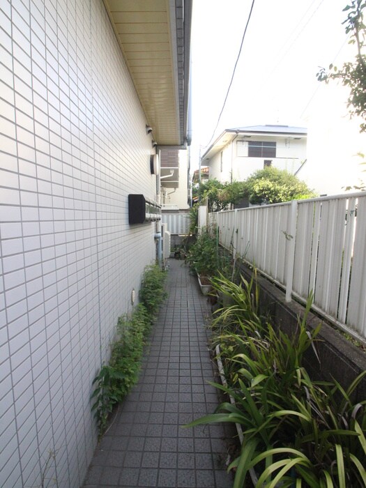 物件外観写真2　(エントランス部分)