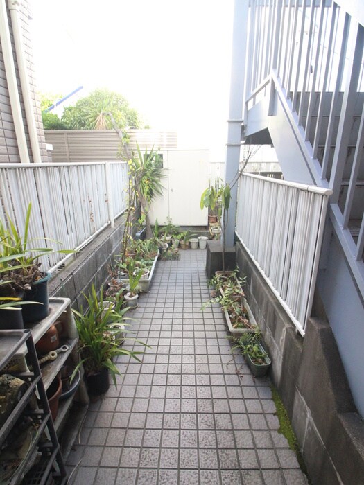 物件外観写真4　(エントランス部分)