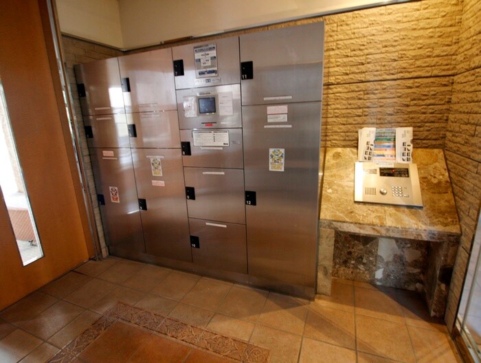 物件外観写真3　(エントランス部分)