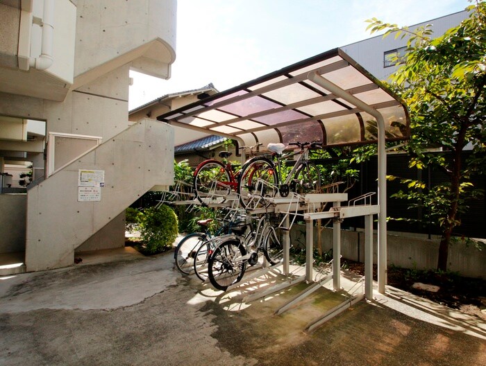 物件外観写真4　(駐輪場)