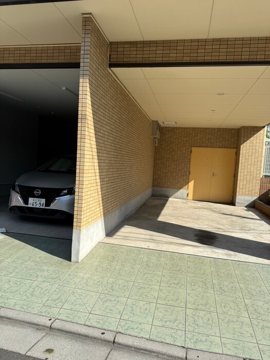 物件外観写真4　(駐車場)