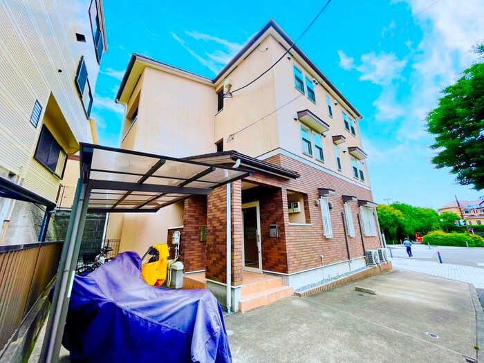 物件外観写真2　(エントランス部分)