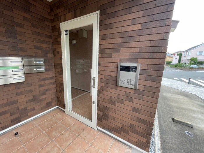 物件外観写真4　(エントランス部分)
