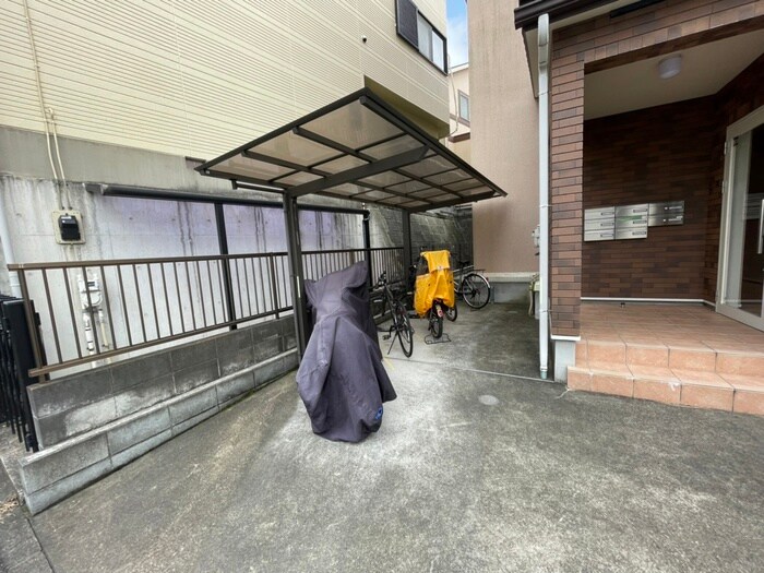 物件外観写真6　(駐輪場)
