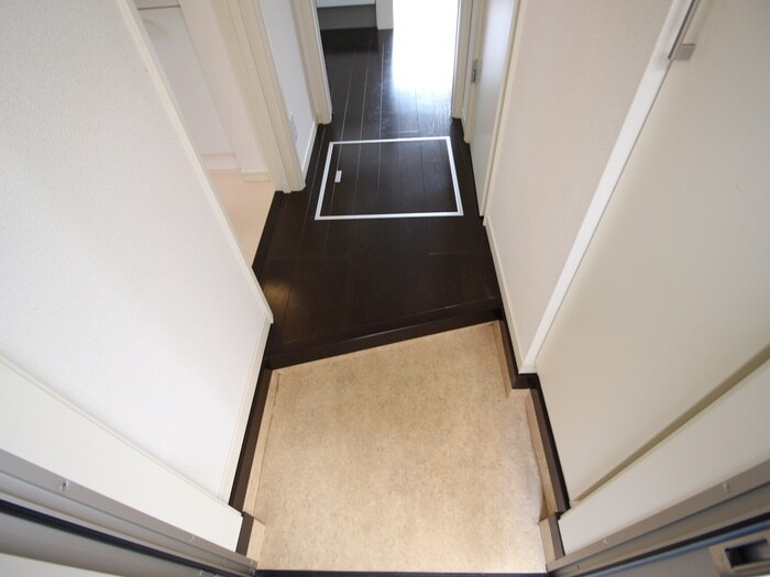 物件内観写真16　(玄関)