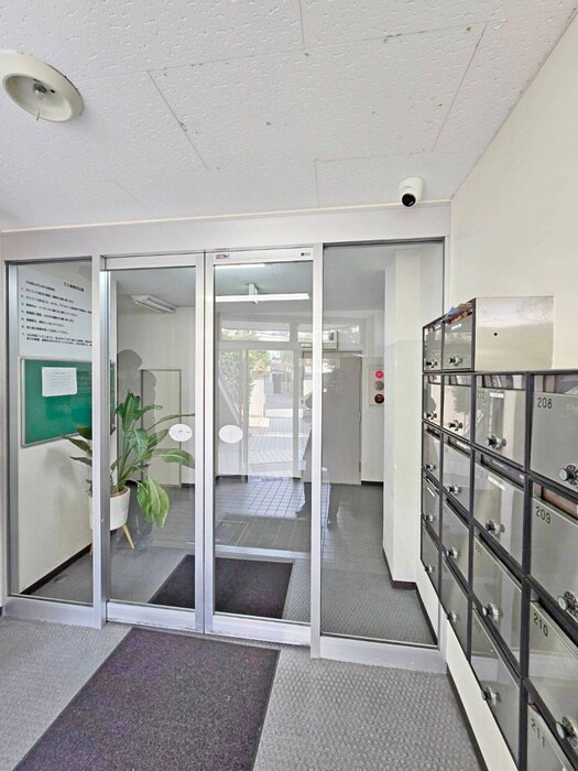 物件外観写真2　(エントランス部分)