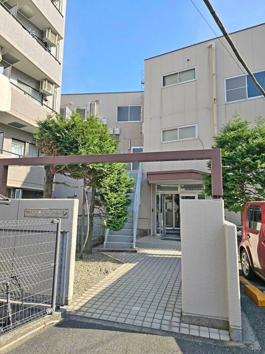 物件外観写真3　(エントランス部分)