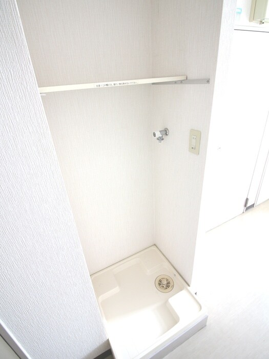 物件内観写真13　(洗濯機置場)