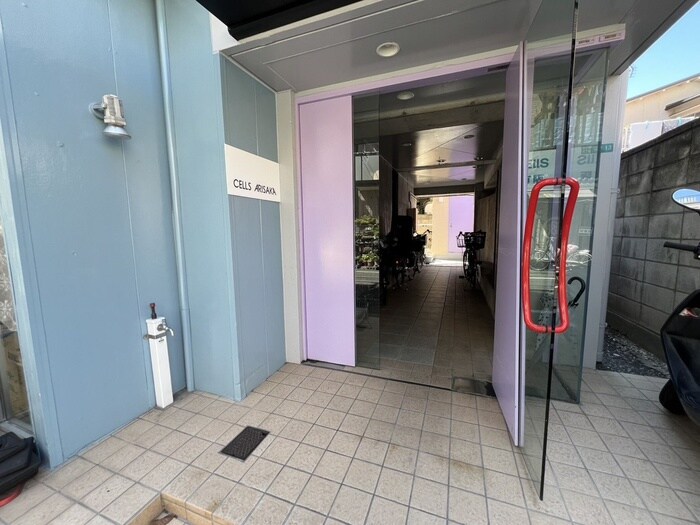 物件外観写真2　(エントランス部分)