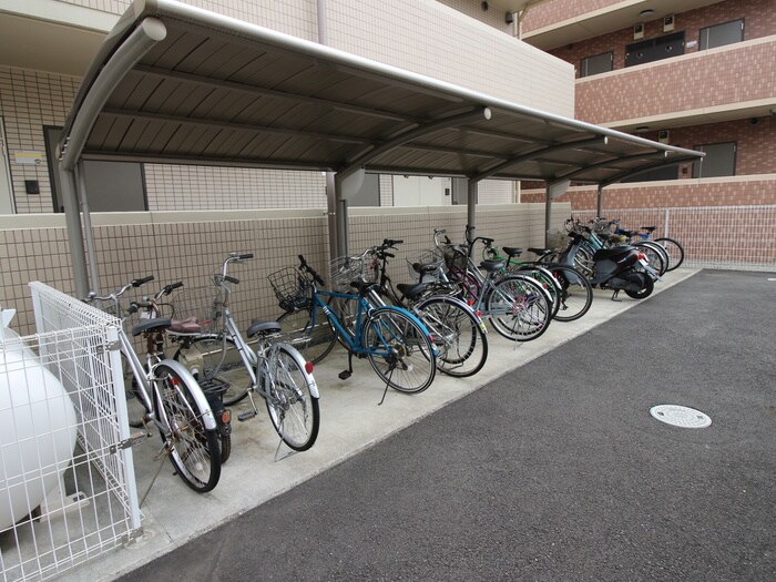 物件外観写真3　(駐輪場)