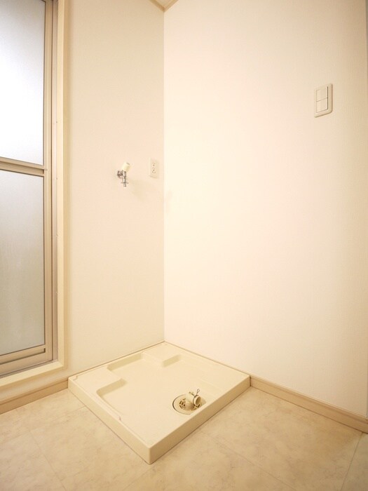 物件内観写真15　(洗濯機置場)