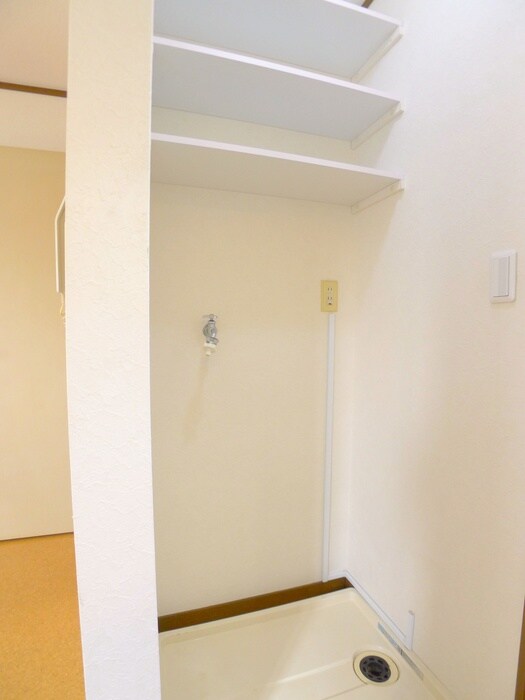 物件内観写真12　(洗濯機置場)