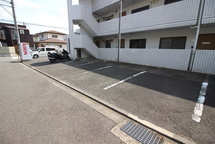 物件外観写真2　(駐車場)