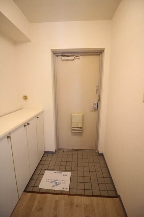 物件内観写真8　(玄関)