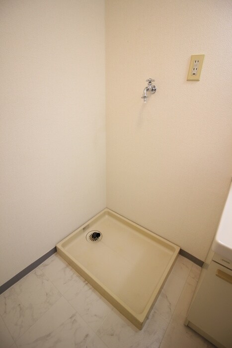 物件内観写真10　(洗濯機置場)