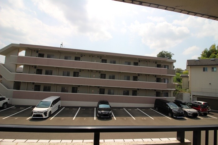 物件内観写真16　(室内からの展望)