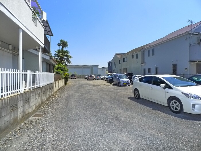 物件外観写真4　(駐車場)