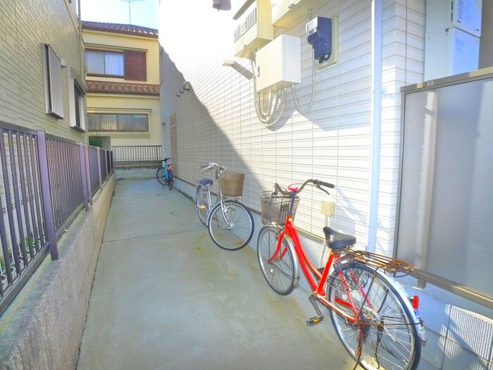物件外観写真4　(駐輪場)