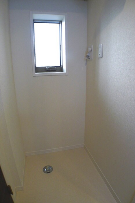 物件内観写真16　(洗濯機置場)