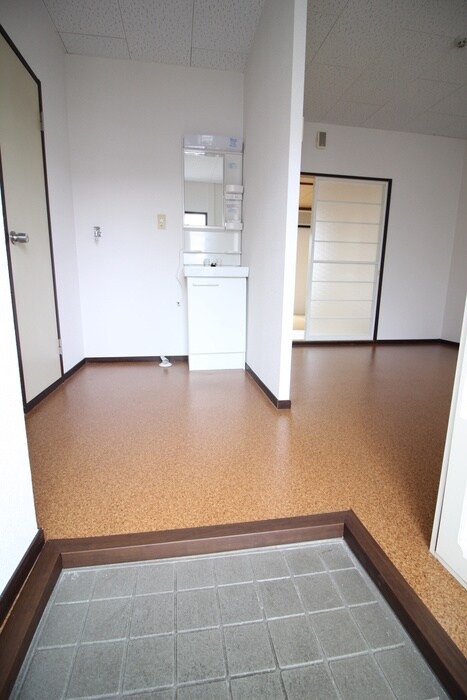物件内観写真7　(玄関)