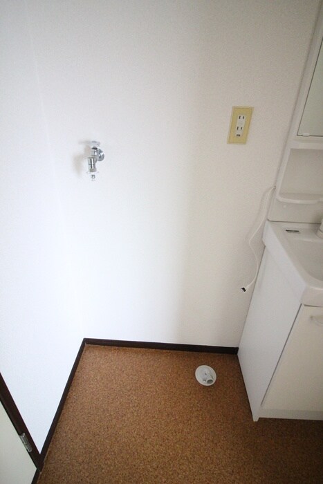 物件内観写真9　(洗濯機置場)