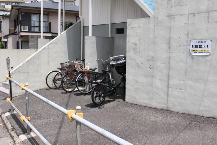 物件外観写真4　(駐輪場)