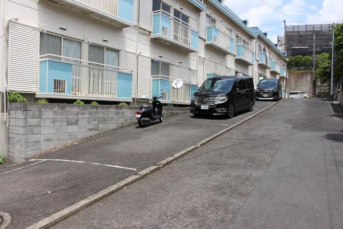 物件外観写真6　(駐車場)