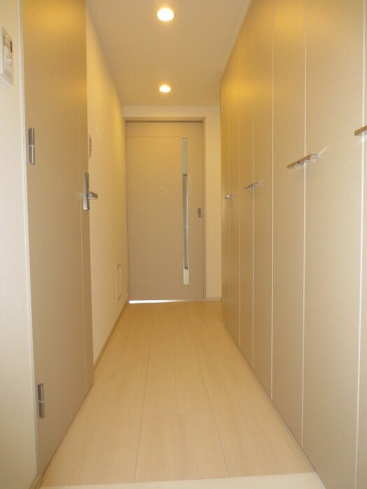 物件内観写真4　(玄関)