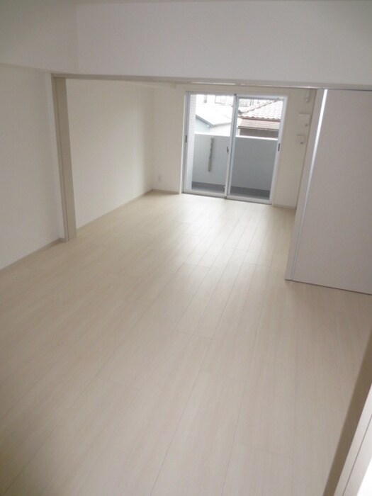 物件内観写真5　(室内からの展望)