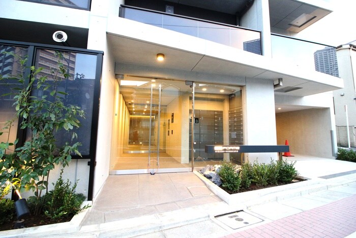 物件外観写真2　(エントランス部分)