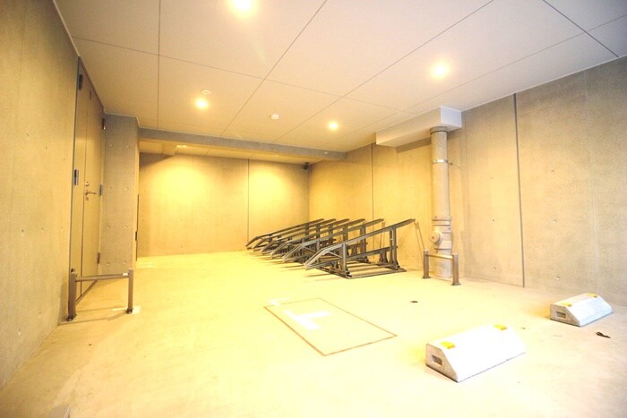 物件外観写真3　(駐輪場)