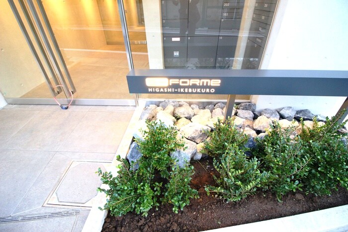 物件外観写真4　(エントランス部分)