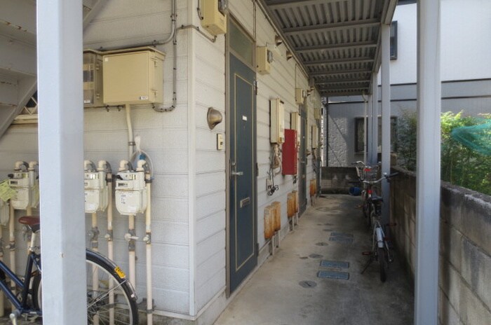 物件外観写真4　(エントランス部分)