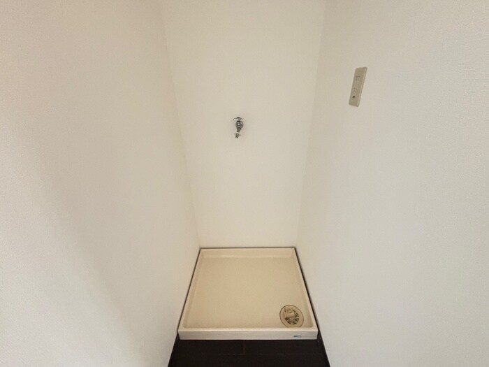 物件内観写真12　(洗濯機置場)