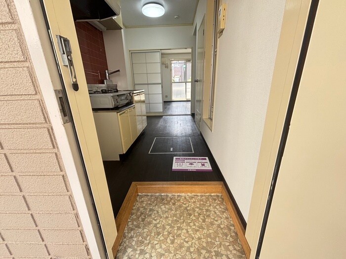 物件内観写真16　(玄関)