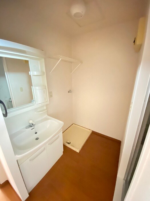 物件内観写真10　(洗濯機置場)