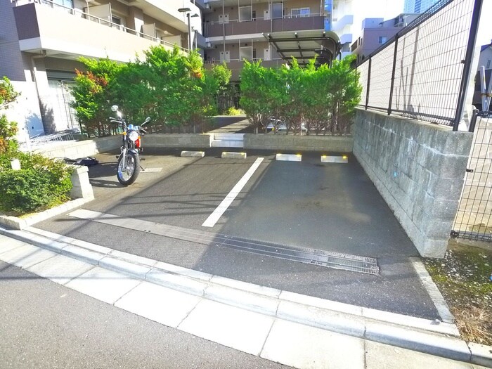 物件外観写真6　(駐車場)