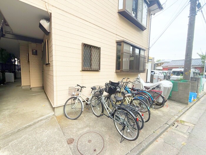 物件外観写真3　(駐輪場)