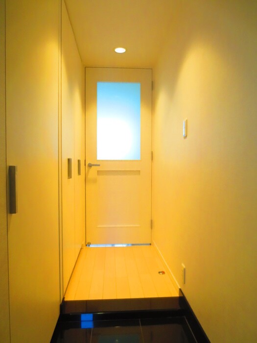 物件内観写真7　(玄関)