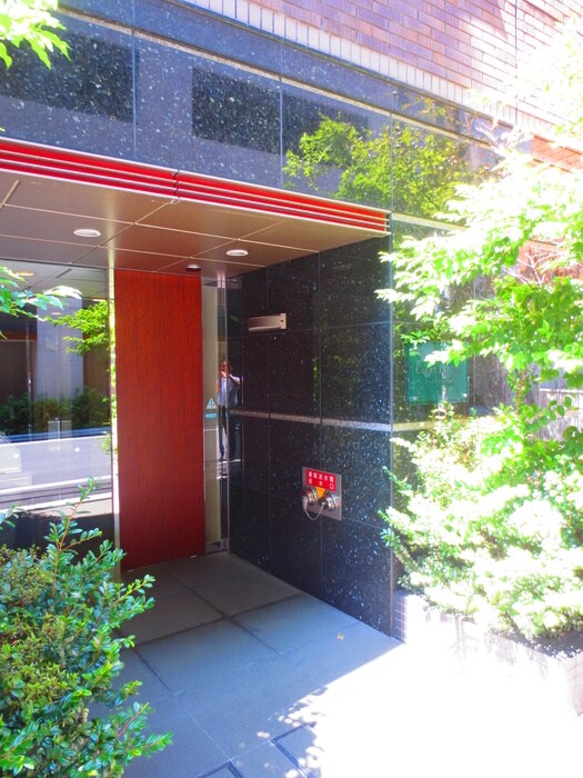 物件外観写真4　(エントランス部分)