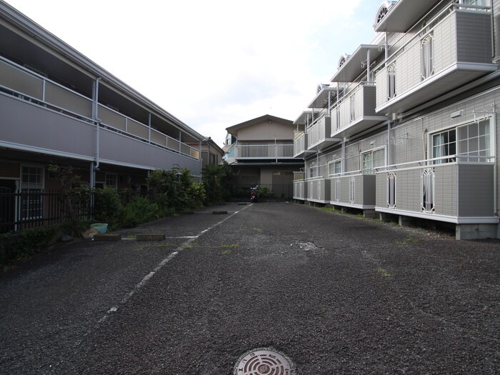 物件外観写真5　(駐車場)