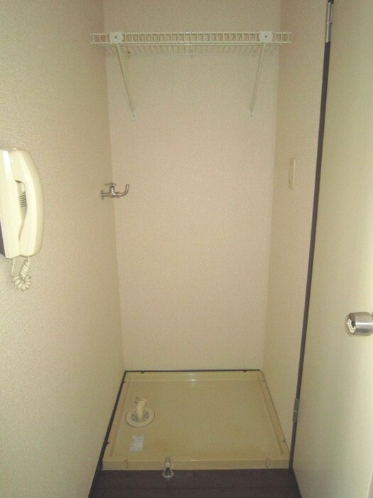 物件内観写真10　(洗濯機置場)