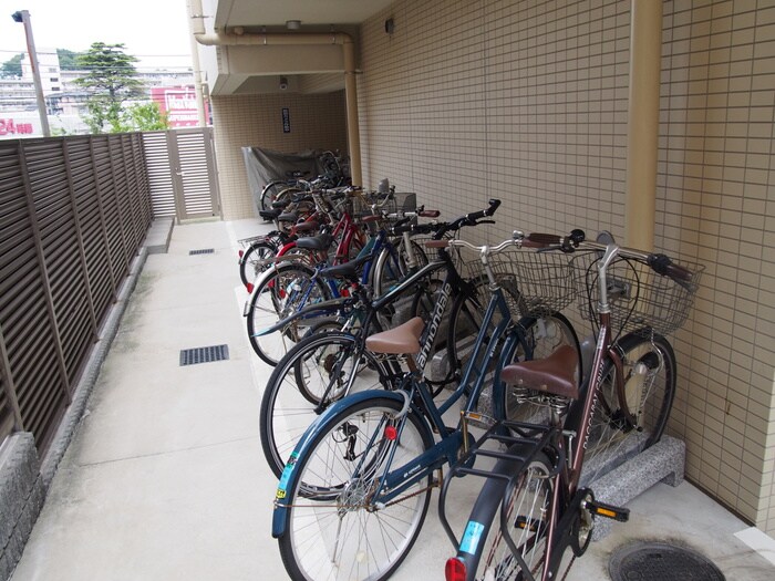 物件外観写真3　(駐輪場)